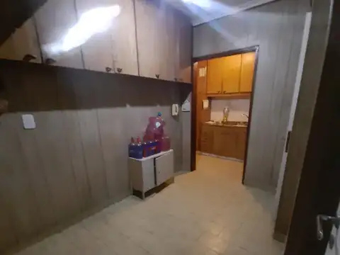 DEPARTAMENTO 3 AMB. + ESCRITORIO 3 X 3.50. C/BALCÓN (FRENTE)