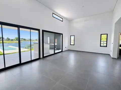 Casa 5 ambientes con 3 baños