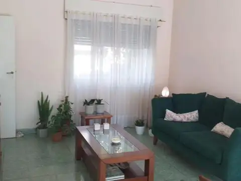 Casa 5 ambientes con 1 baño