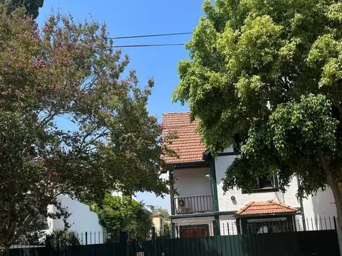 Agustín Álvarez e/ Madero y Segurola