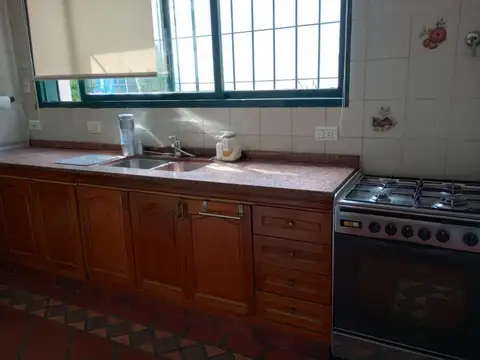 Casa en venta - 3 Dormitorios 3 Baños - Cochera - 381Mts2 - Vicente López