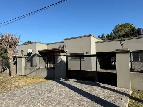 Venta. Casa 4 ambientes. con hidromasaje.  Parque Sakura. Exaltacion de la Cruz .