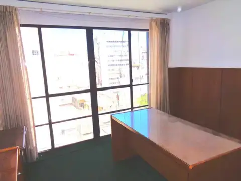 ALQUILADA. Oficina Céntrica. Galería La Favorita.