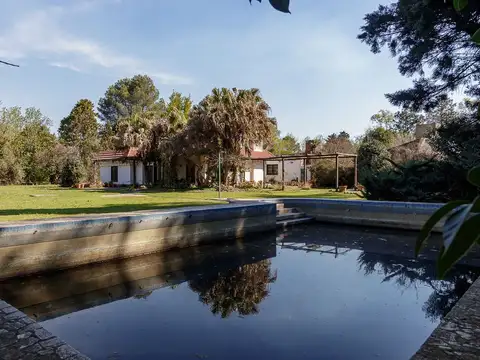 CASA VENTA EN LOTE DE 3563 M2 APTA C. HIPOTECARIO