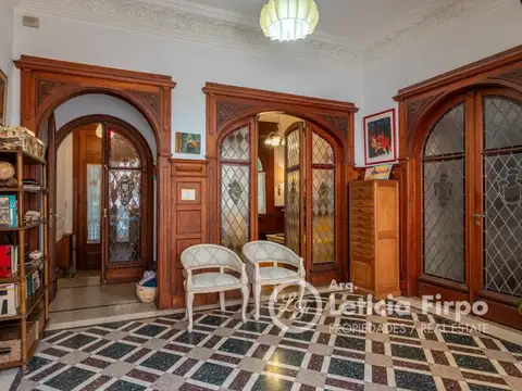 Casa 7 ambientes con 2 baños