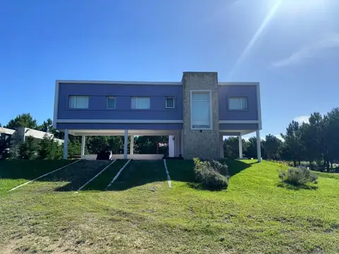 Venta Casa Barrio Golf Costa Esmeralda amoblada