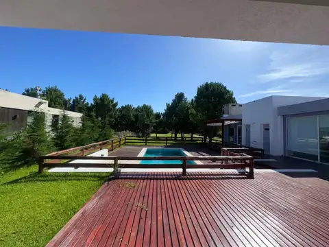 RUTA 11-KM 380-COSTA ESMERALDA-BARRIO GOLF