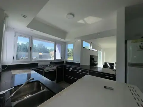 Venta Casa Barrio Golf Costa Esmeralda amoblada