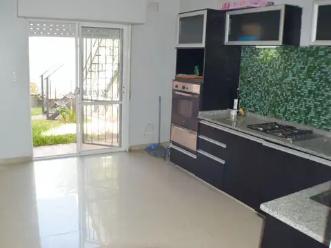 Depto Tipo Casa en Venta en Villa Luzuriaga, USD 120.000