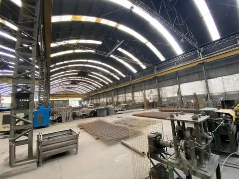 Excelente Depósito 3600 mts Cub  con fuerza motriz,  Zona Villa Dominico Industrial