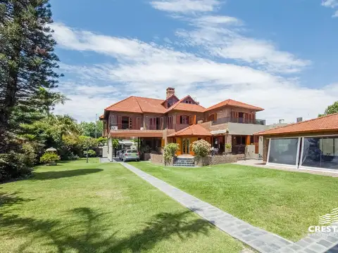 Casa en Venta con 4 cocheras