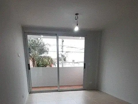 DEPARTAMENTO - AMBIENTE UNICO  CON BALCON -