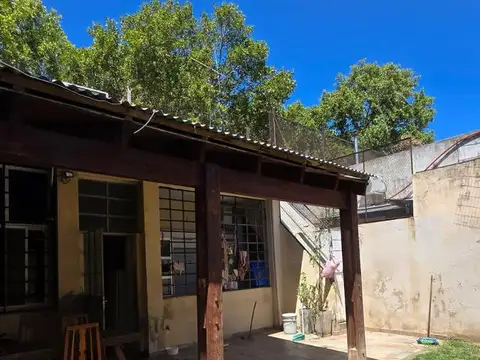 VENTA-CASA AL FRENTE-COCHERA-ROSARIO-AZCUENAGA-ROSARIO