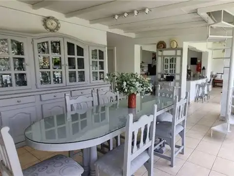 Casa en Venta con 2 cocheras