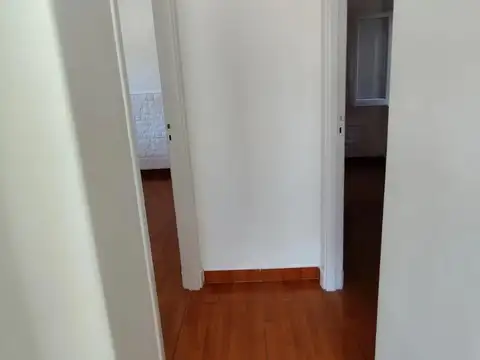 Casa en alquiler - 2 Dormitorios 1 Baño - Liniers