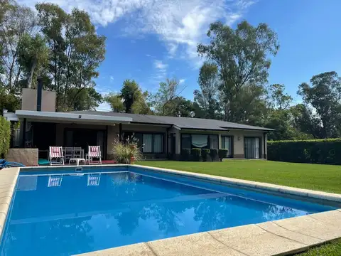 Casa en Venta con 2 cocheras