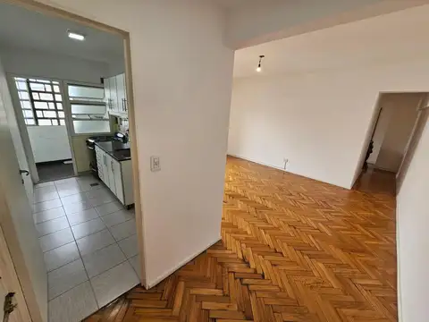 Venta - 3 ambientes c/ cochera - Caballito