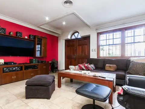 Casa 7 ambientes con 3 baños