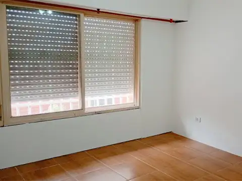 CÓMODA CASA 2 DORMITORIOS CON COCHERA OLEGARIO V. ANDRADE 2450