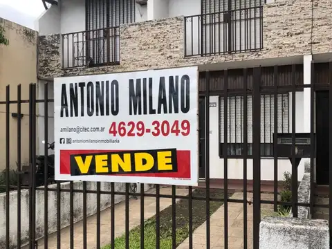 Duplex tres amb. entrada de auto y patio