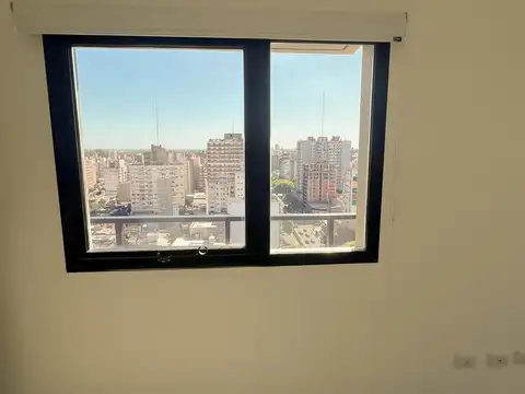 Excelente Monoambiente con patio exclusivo Pellegrini 1267