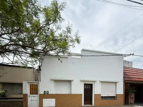 Casa con departamento independiente en venta, 125 entre 60 y 61 Berisso