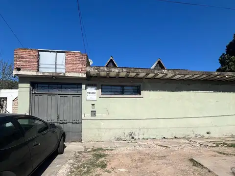 Casa 7 ambientes con piscina en venta en Ituzaingó