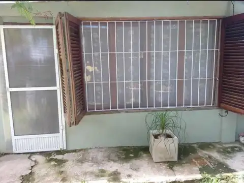 Casa 7 ambientes con piscina en venta en Ituzaingó