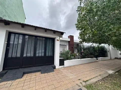 Casa de 3 dormitorios c/ patio seco