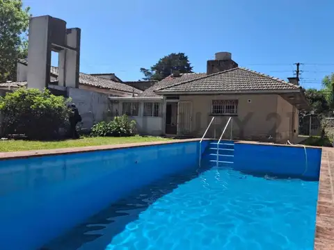 Casa 7 ambientes con 2 baños