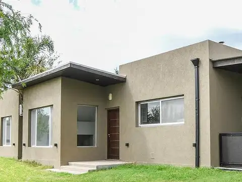 Casa 2 Dormitorios con jardín - Puerto Roldan - Roldan | Alquiler