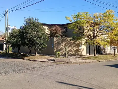 VENTA CASA 5 AMBIENTES EN LANUS OESTE