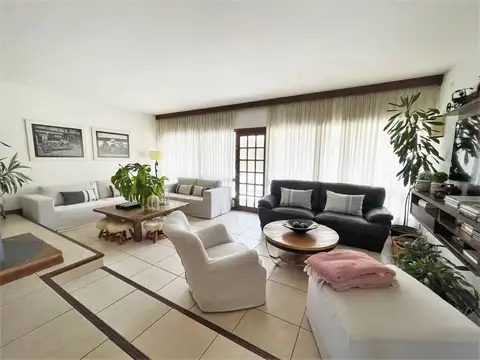 Casa en Alquiler en Playa Mansa, USD 6.000