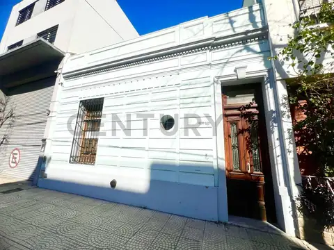 VENTA CASA FLORESTA 5 AMB. CON QUINCHO