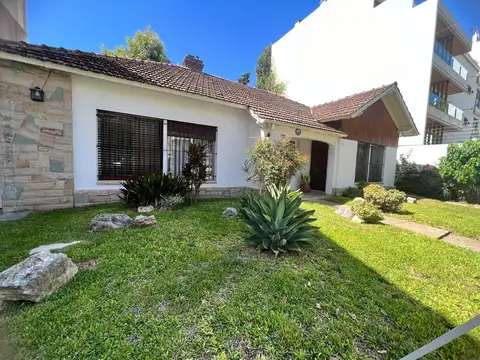 EN VENTA EN HAEDO CHALET DE 3 AMBIENTES EN ZONA RESIDENCIAL CENTRICA - FICHA 10286