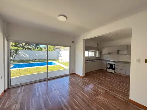 Casa 4 ambientes con 3 baños