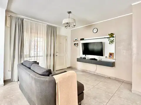 Casa 2 dorm, patio y quincho - Temperley - Gral Paz 815