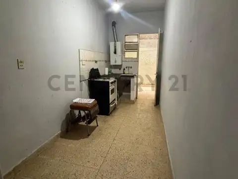 4 e/44 y 45 600, Piso 0