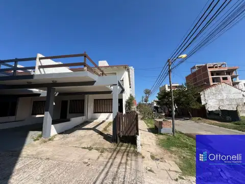 Dúplex en venta de 2 dormitorios c/ cochera en Costa Azul