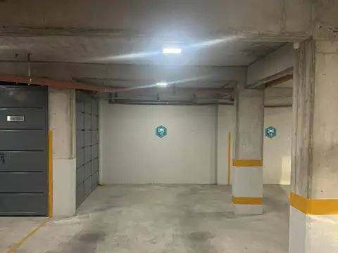 Cochera cubierta para camioneta o SW4