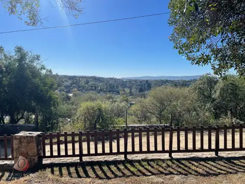 Casa en venta en Cuesta Blanca- AMPLIO PARQUE