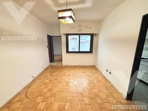 Dos ambientes con patio propio en Alberdi y San Pedrito.