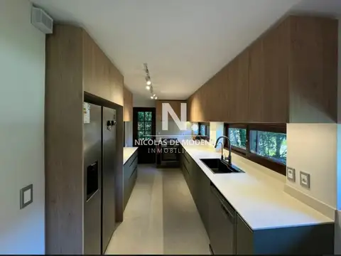 Casa 5 ambientes con 4 baños