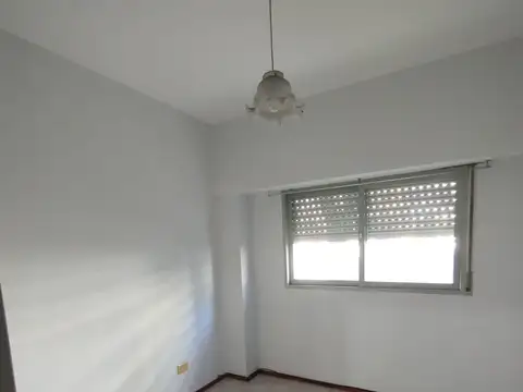 Corrientes-Pasco, planta baja al frente, un dormitorio 481-5308