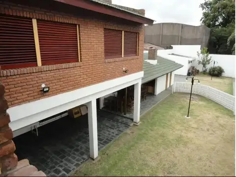 Casa en Venta con 2 cocheras