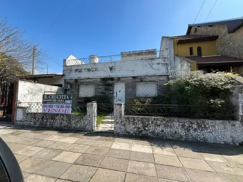 Casa 3 amb a refaccionar - VENTA