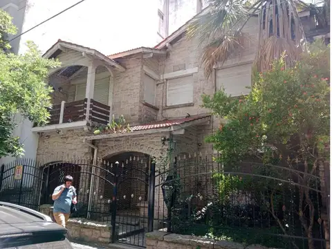 Casa en venta de 4 dormitorios c/ cochera en Tribunales