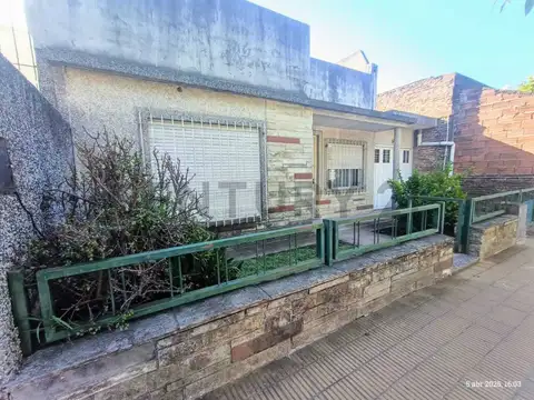 VENTA CASA 3 AMBIENTES MORON APTO CREDITO