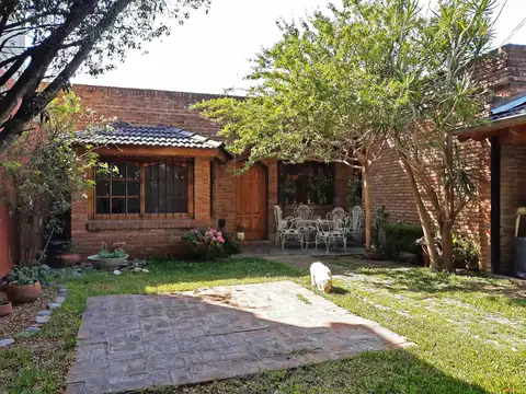 Venta casa parque cochera 5 ambientes V. Luzuriaga