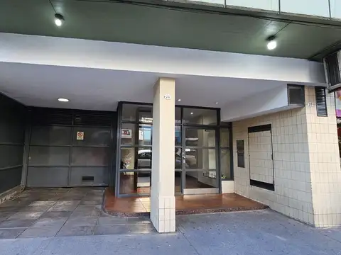 Depto 2 amb con amplio patio muy luminoso